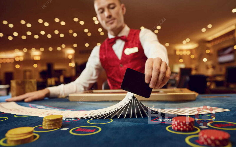 Siteler artık canlı çevrimiçi bakara oyunları ile canlı casino lobisi sunuyor.